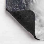 Der Taifun Damrey im Western des Pazifischen Ozean Mousepad (Ecke)