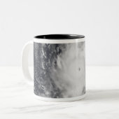 Der Taifun Damrey im Western des Pazifischen Ozean Zweifarbige Tasse (Vorderseite Links)