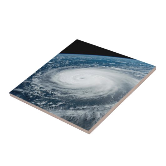 Der Taifun Hinnamnor. Fliese (Seite)