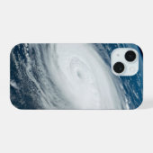 Der Taifun Hinnamnor. iPhone 15 Hülle (Rückseite (Horizontal))