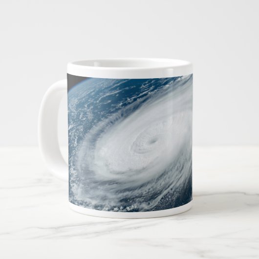 Der Taifun Hinnamnor. Jumbo-Tasse (Vorderseite Links)