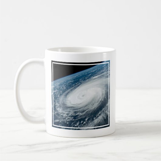 Der Taifun Hinnamnor. Kaffeetasse (Links)