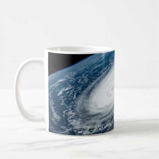 Der Taifun Hinnamnor. Kaffeetasse (Links)