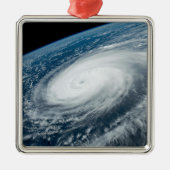 Der Taifun Hinnamnor. Ornament Aus Metall (Vorne)