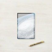 Der Taifun Hinnamnor. Post-it Klebezettel (Auf Schreibtisch)