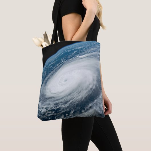 Der Taifun Hinnamnor. Tasche (Von Nahem)