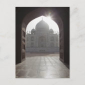 Der Taj Mahal, der durch die Eingangstür zum Postkarte (Vorderseite)