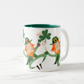 Der Tanzen-Kobold Zweifarbige Tasse (VorderseiteRechts)