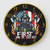 Der tapfere Feuerwehrmann ist stolz Große Wanduhr (Vorderseite)