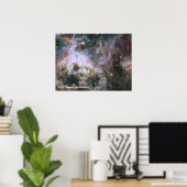 Der Tarantula-Nebel - Rahmen 4 mit Titel Poster (Heimbüro)