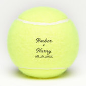 Der Tee wird serviert Lustiger Wortwitz Monogramm Tennisbälle (Rückseite)