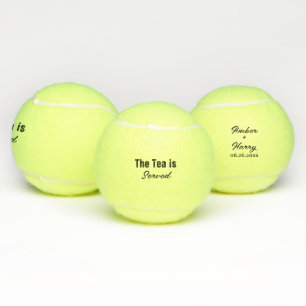 Der Tee wird serviert Lustiger Wortwitz Monogramm  Tennisbälle