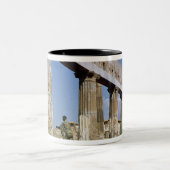 Der Tempel von Apollo Zweifarbige Tasse (Mittel)