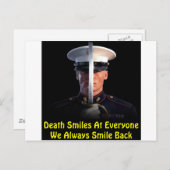 Der Tod lächelt bei jedem, den wir immer zurückläc Postkarte (Vorne/Hinten)