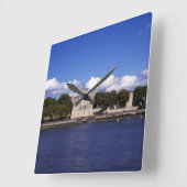 Der Tower von London Quadratische Wanduhr (Winkel)