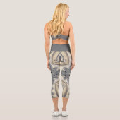 Der Traum eines Fraktals Capri Leggings (Rückseite)