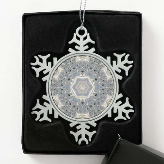 Der Traum eines Fraktals Schneeflocken Zinn-Ornament (Box)
