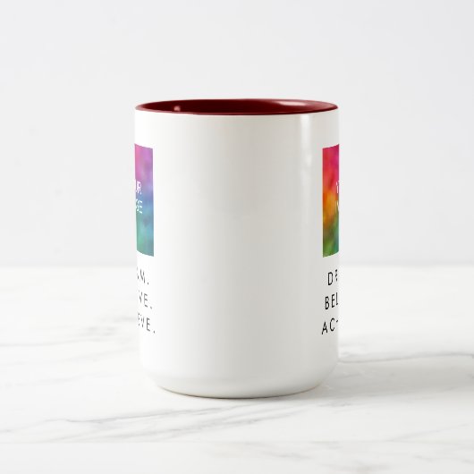 Der Traum von benutzerdefiniertem Text glaubt an E Zweifarbige Tasse (Mittel)