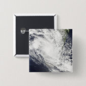 Der tropische Cyclone Fami liegt über Madagaskar Button (Vorne & Hinten)