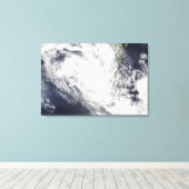 Der tropische Cyclone Fami liegt über Madagaskar Leinwanddruck (Insitu (Holzboden))