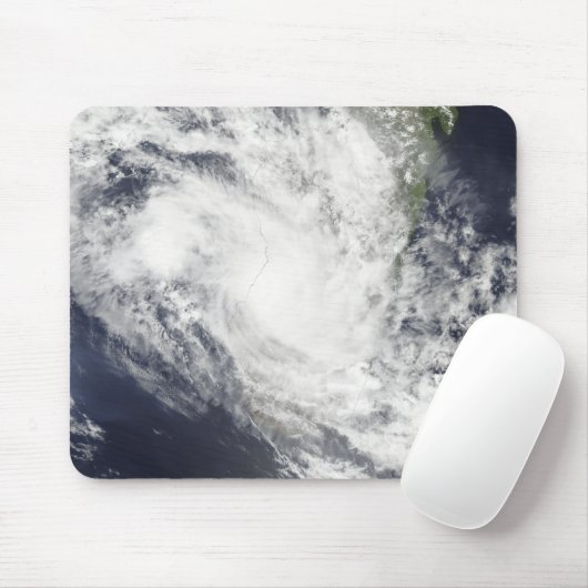 Der tropische Cyclone Fami liegt über Madagaskar Mousepad (Mit Mouse)