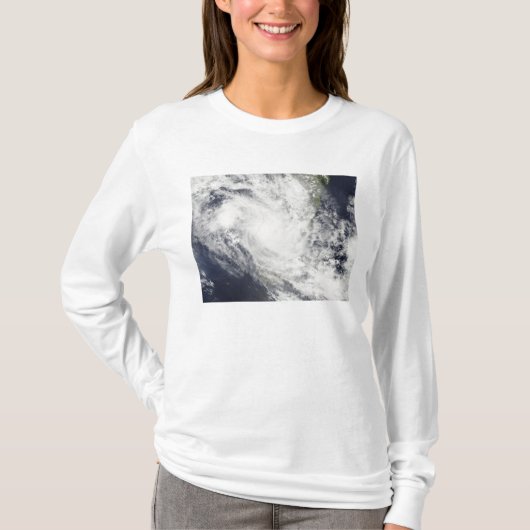 Der tropische Cyclone Fami liegt über Madagaskar T-Shirt (Vorderseite)