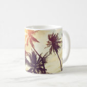 Der tropische Strand mit Palmenblättern Kaffeetasse (VorderseiteRechts)