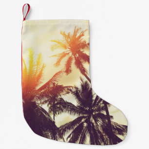 Der tropische Strand mit Palmenblättern Kleiner Weihnachtsstrumpf
