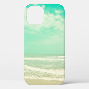 Der türkisfarbene Strand mit seinem Hintergrund, V Case-Mate iPhone Hülle