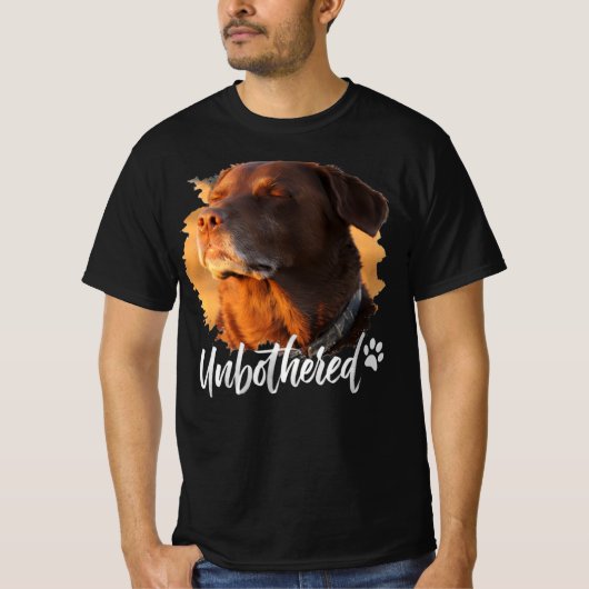 Der "Unbothered" Hund - Zen Vibe Pet Lover Apparel T-Shirt (Vorderseite)