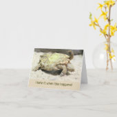 DER UNFALL HUMOR/TURTLE WURDE AUF SEINE RÜCKSEITE KARTE (Gelbe Blume)