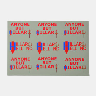 Der ursprüngliche Anti-HILLARY-Entwurf durch die Fußmatte