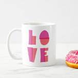 Der Valentinstag der modernen Liebe Kaffeetasse<br><div class="desc">Eine moderne,  skurrile und niedliche Valentinstag-Tasse mit großer,  hellrosa LIEBE-Typografie aus Blöcken. Dies ist ein großartiges Valentinstag Geschenk für eine Freundin der Ehefrau,  die Typografie oder Grafikdesign Lieben.</div>
