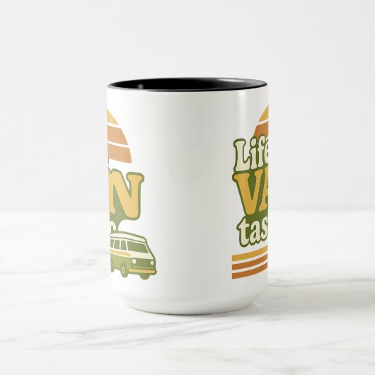 Der VANtastic Retro 70er Van Graphic von Life Tasse (Zentrum)