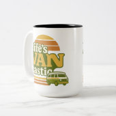 Der VANtastic Retro 70er Van Graphic von Life Zweifarbige Tasse (Vorderseite Links)