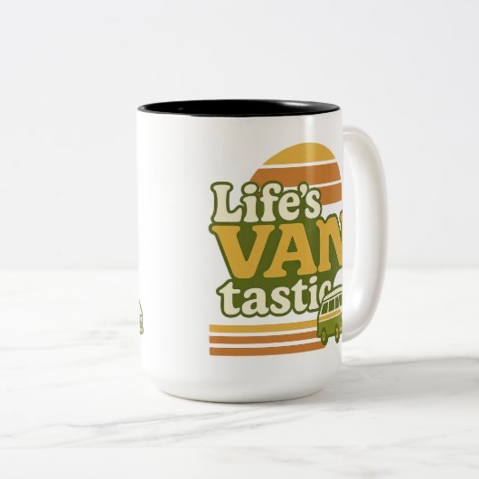 Der VANtastic Retro 70er Van Graphic von Life Zweifarbige Tasse (VorderseiteRechts)