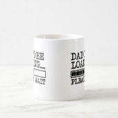 Der Vater, zum bitte zu laden warten lustiges Baby Kaffeetasse (Mittel)
