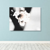 Der vergangene Frühling | Blumenfotografie Leinwanddruck (Insitu (Holzboden))