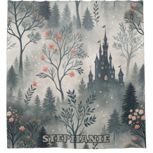 Der verzauberte Misty Forest mit dunklem Schloss - Duschvorhang
