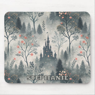 Der verzauberte Misty Forest mit dunklem Schloss - Mousepad