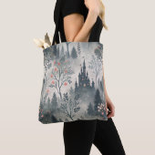 Der verzauberte Misty Forest mit dunklem Schloss - Tasche (Von Nahem)