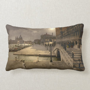 Der Vintage Palast des Doges durch Mondschein, Lendenkissen