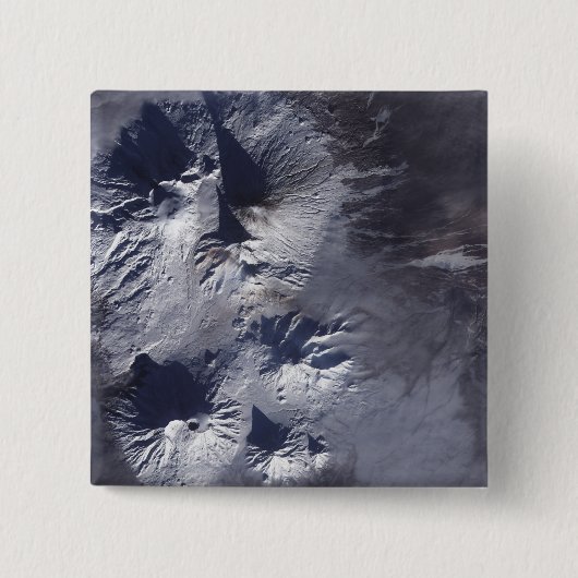 Der Vulkan Bezymianny zeigt ein bescheidenes Volum Button (Vorderseite)