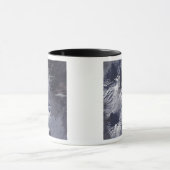 Der Vulkan Bezymianny zeigt ein bescheidenes Volum Tasse (Zentrum)