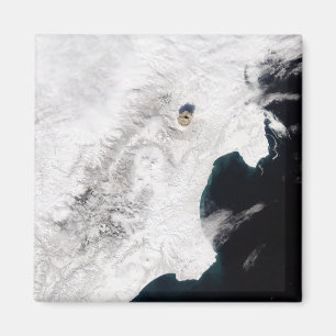 Der Vulkan Shiveluch in Kamtschatka Krai, Russland Magnet