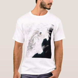 Der Vulkan Shiveluch in Kamtschatka Krai, Russland T-Shirt