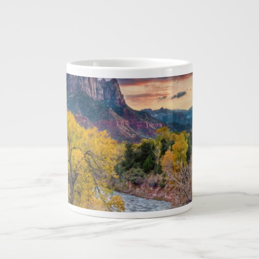 Der Wachmann im Herbst Jumbo-Tasse (Vorderseite)