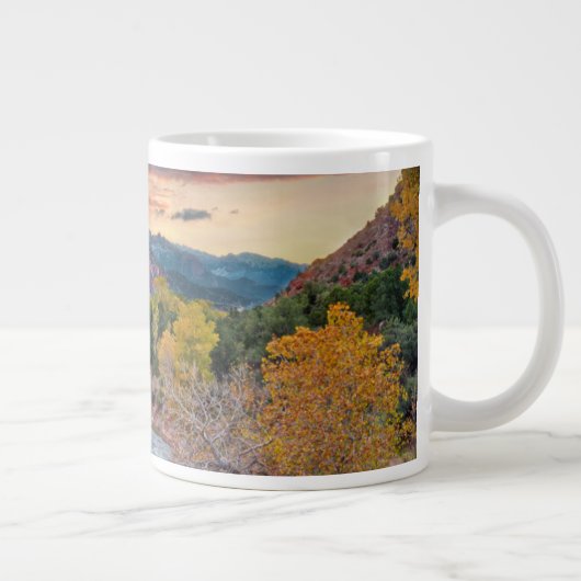 Der Wachmann im Herbst Jumbo-Tasse (Rechts)