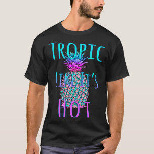 Der warme Strand ist tropisch. T-Shirt