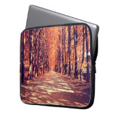 Der Weg im Herbstwald Laptopschutzhülle (Vorderseite Links)